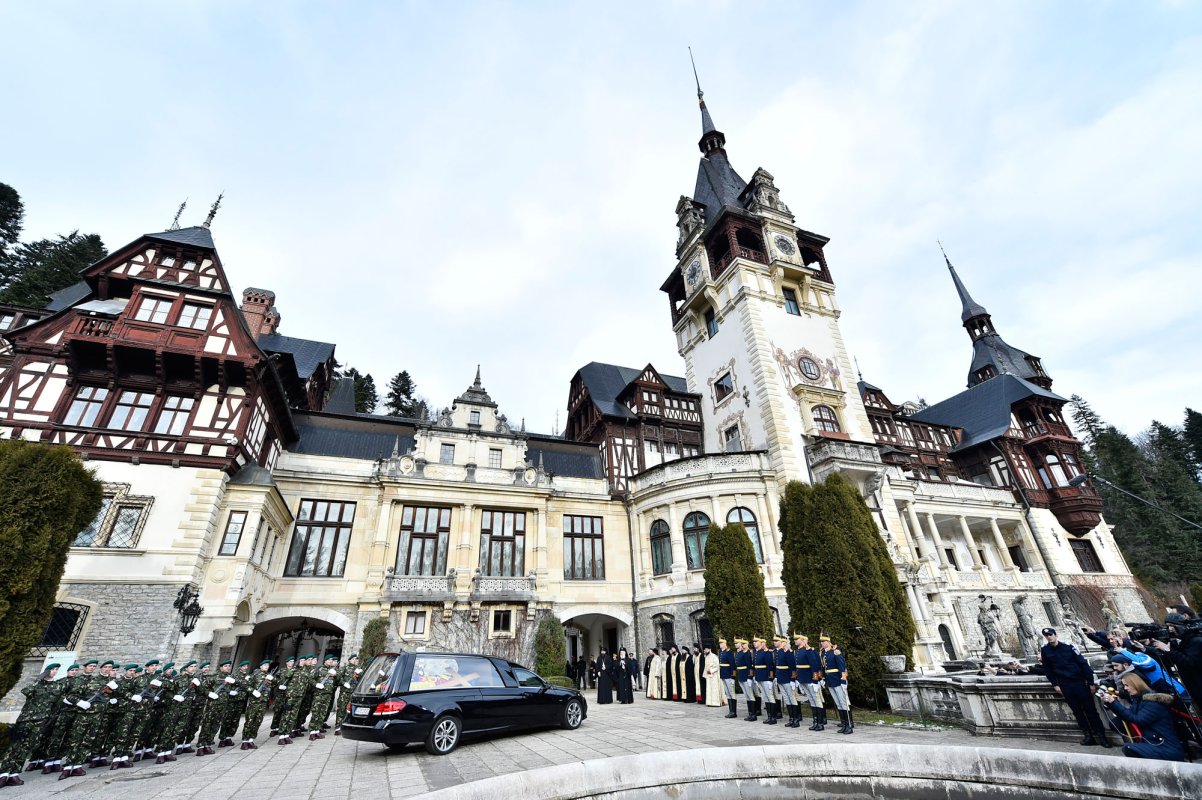 De la Castelul Peleș la Palatul Regal 26586