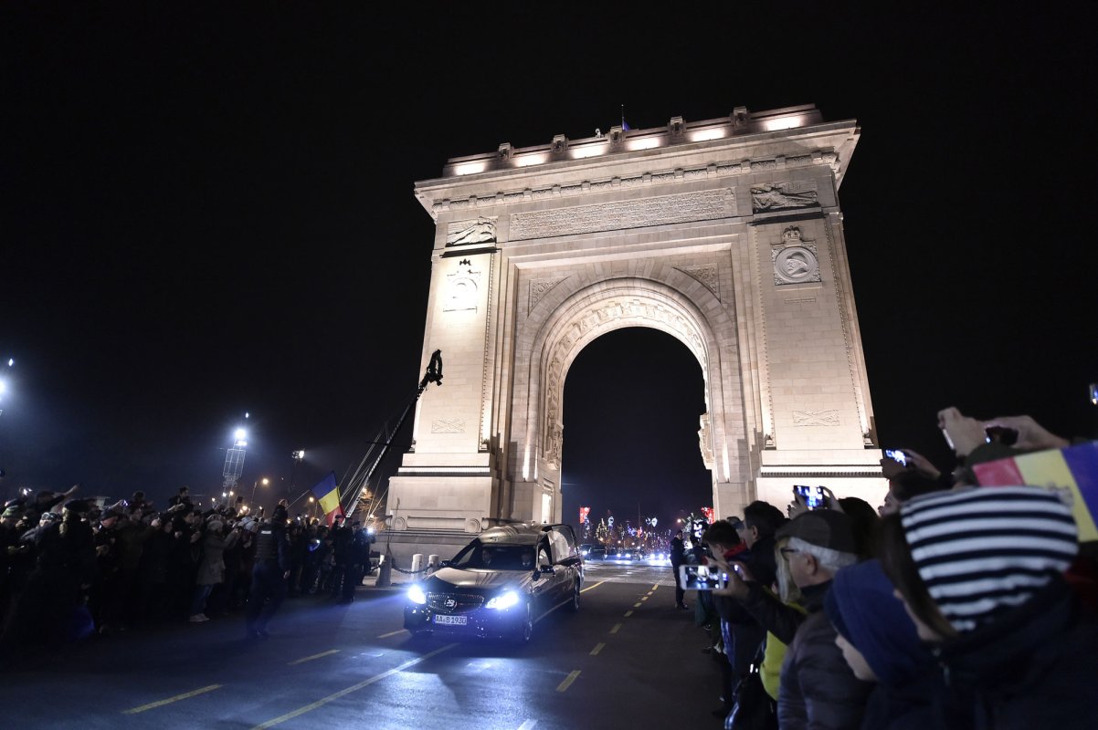 De la Castelul Peleș la Palatul Regal 26587