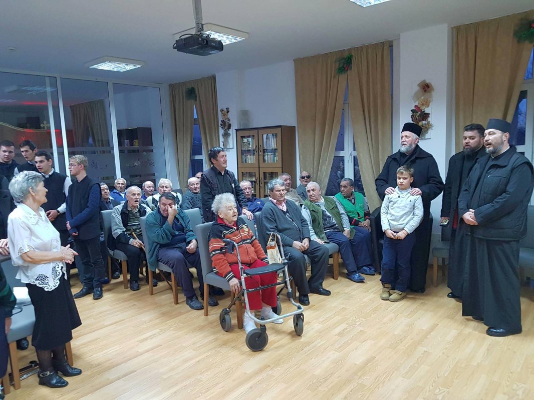 Liceul Teologic Ortodox din Piatra Neamţ, la ceas de colindă 26420