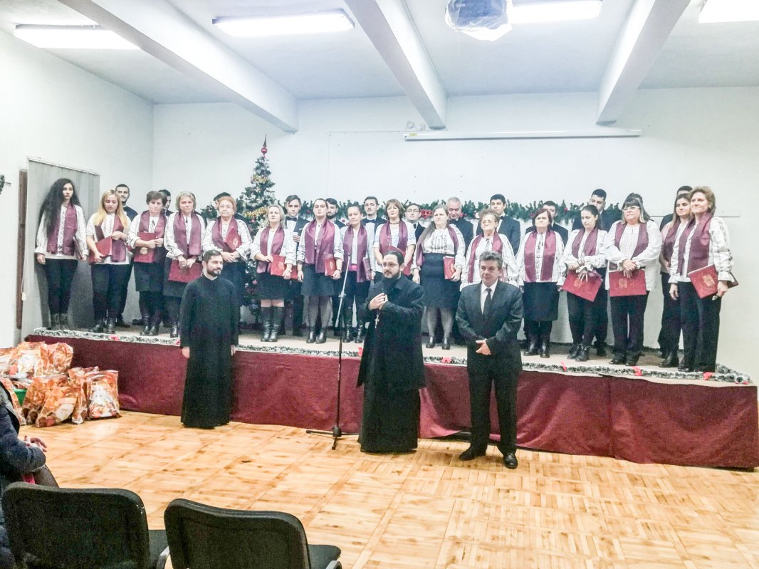 Coruri din Caransebeș și Reșița au pornit la colindat 26382