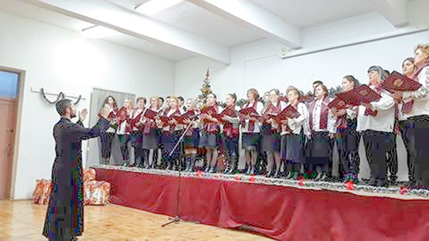 Coruri din Caransebeș și Reșița au pornit la colindat 26383