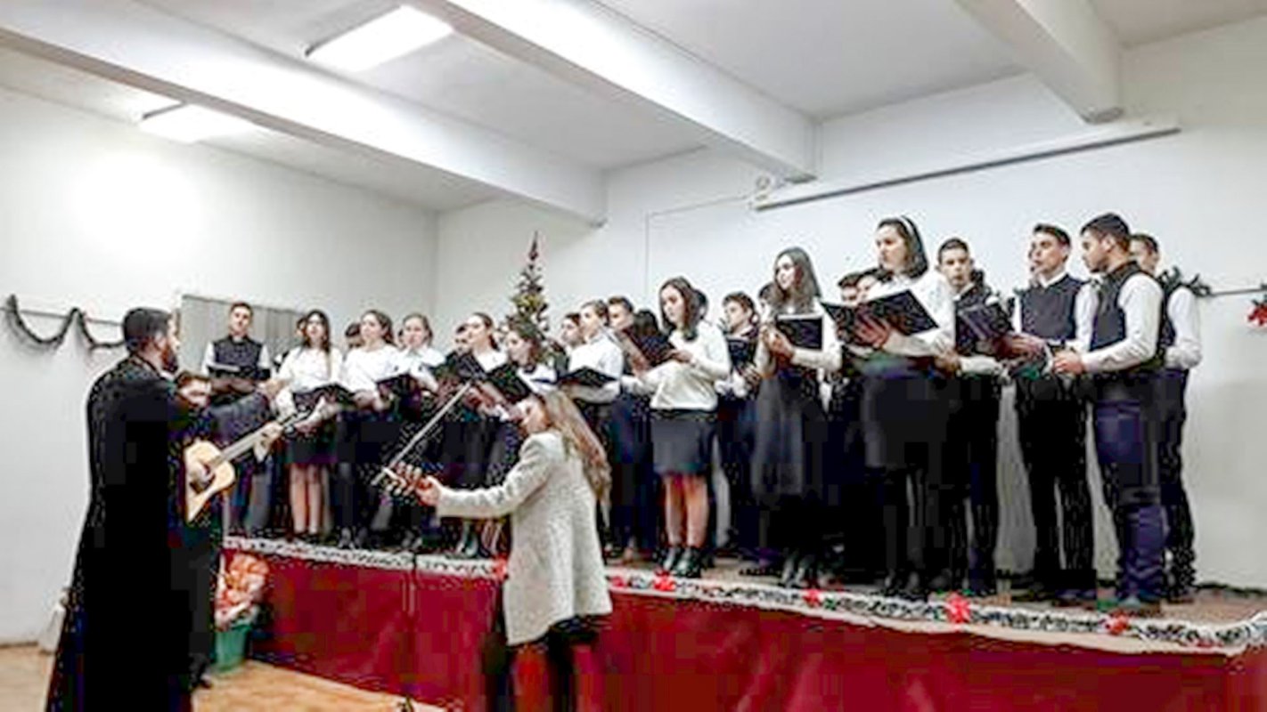 Coruri din Caransebeș și Reșița au pornit la colindat 26384