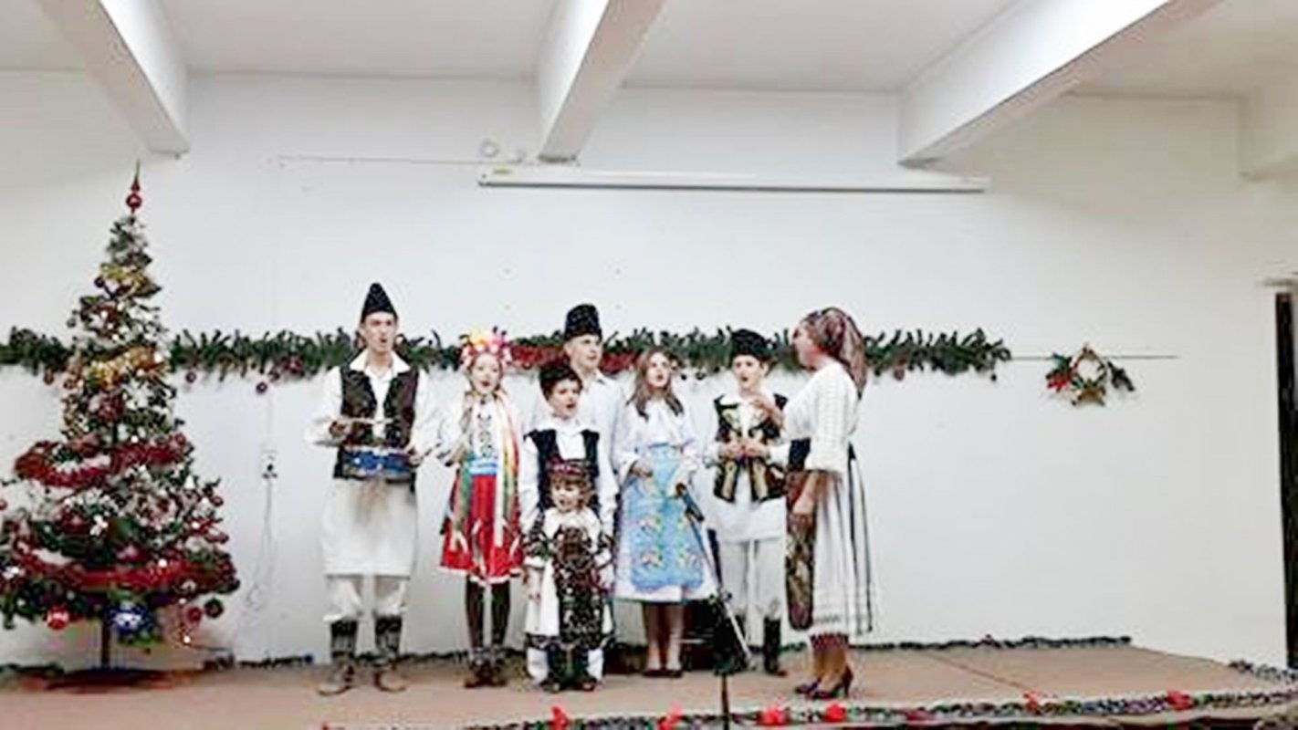 Coruri din Caransebeș și Reșița au pornit la colindat 26385