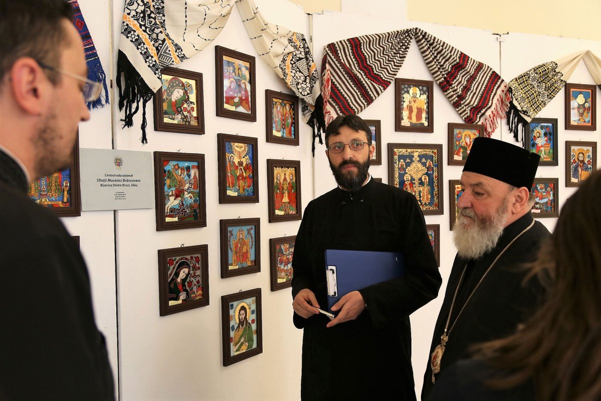 Expoziția „Chipuri sfinte din inimile copiilor”, la Primăria Sibiu 26374