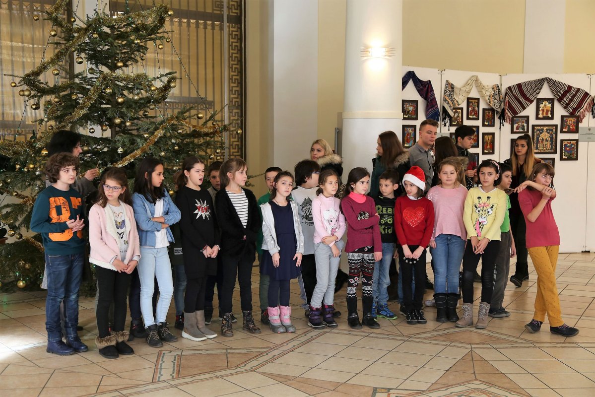 Expoziția „Chipuri sfinte din inimile copiilor”, la Primăria Sibiu 26375