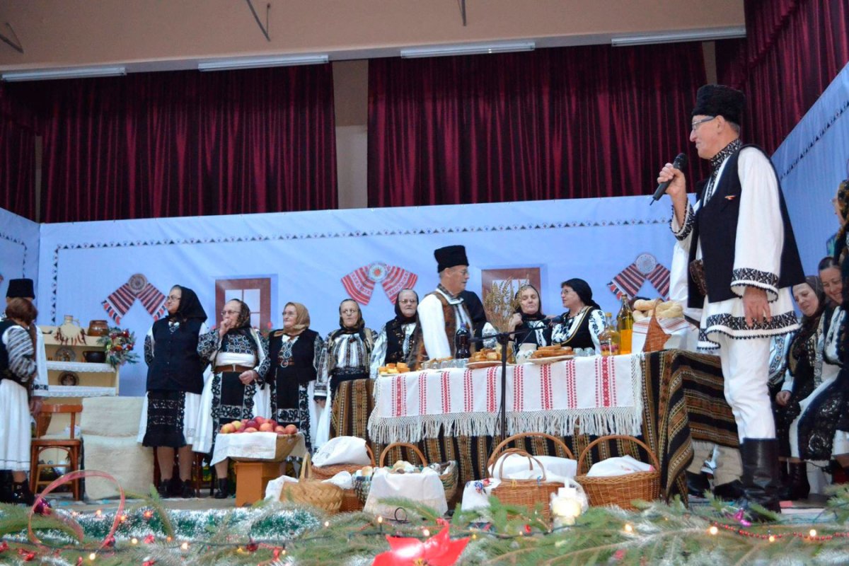 Colinde şi fapte de filantropie, în aşteptarea praznicului Naşterii Domnului 26256