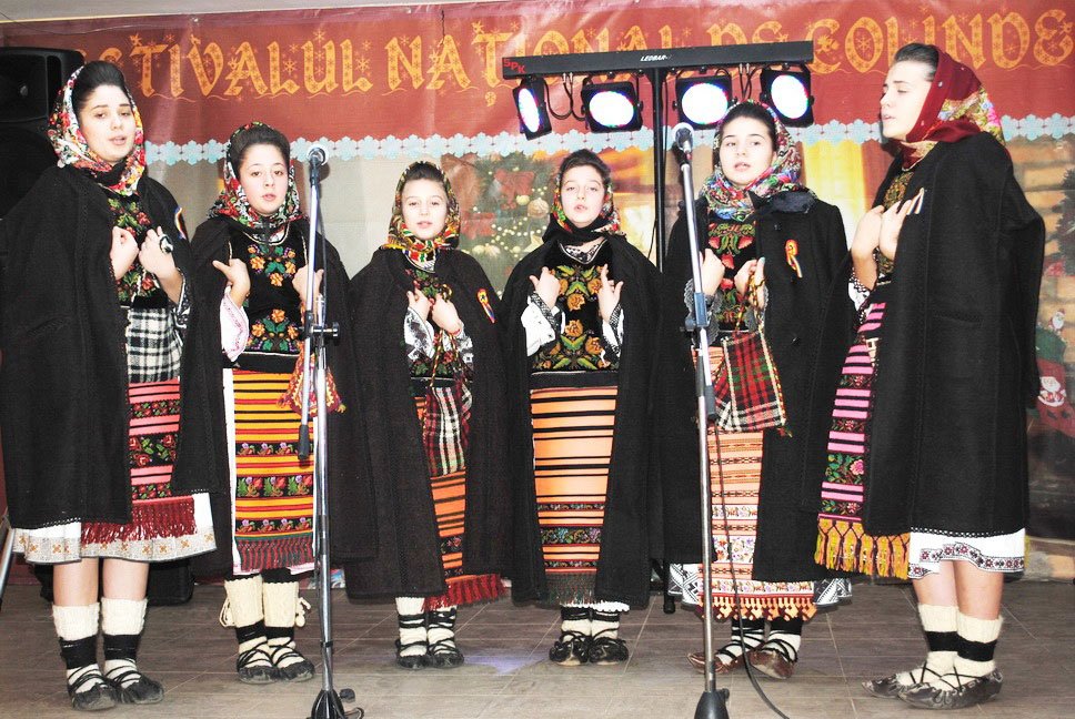 Colinde şi fapte de filantropie, în aşteptarea praznicului Naşterii Domnului 26257