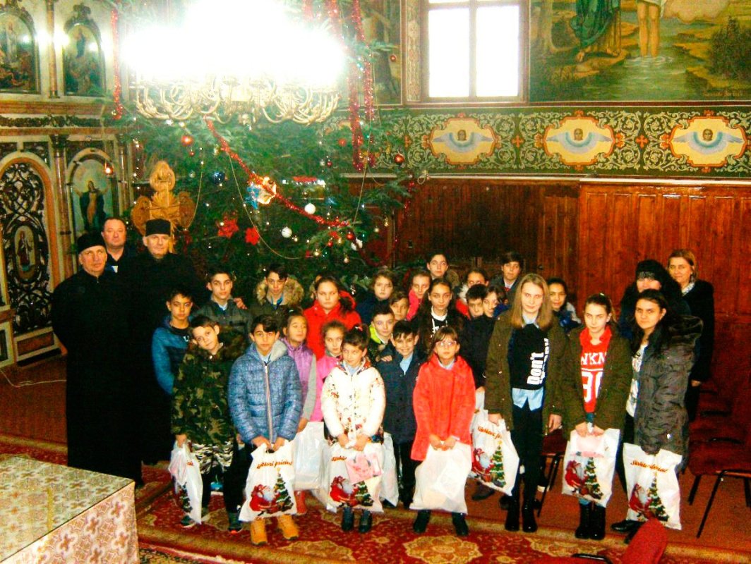 Colinde şi fapte de filantropie, în aşteptarea praznicului Naşterii Domnului 26258