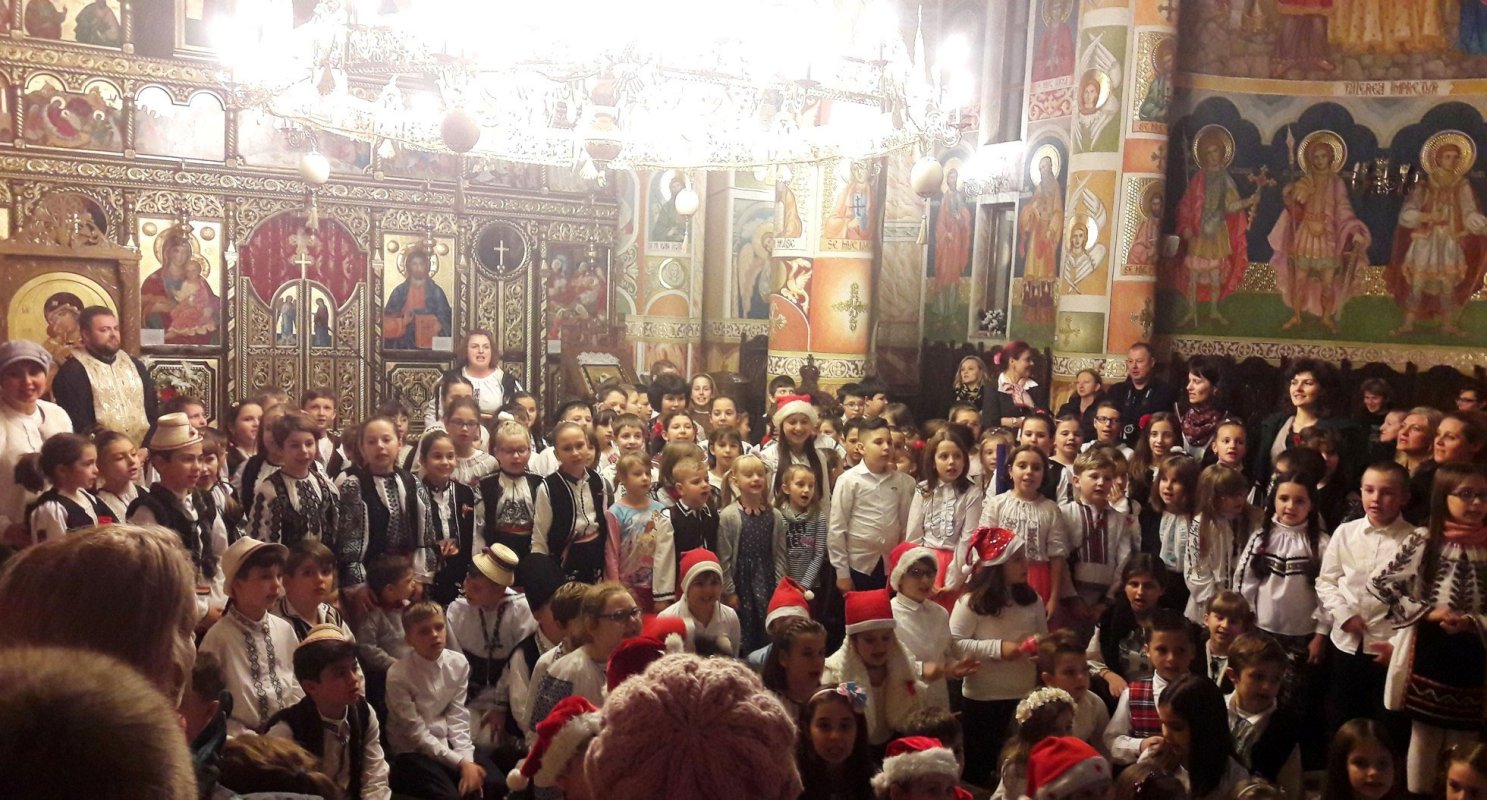 Colinde şi fapte de filantropie, în aşteptarea praznicului Naşterii Domnului 26259