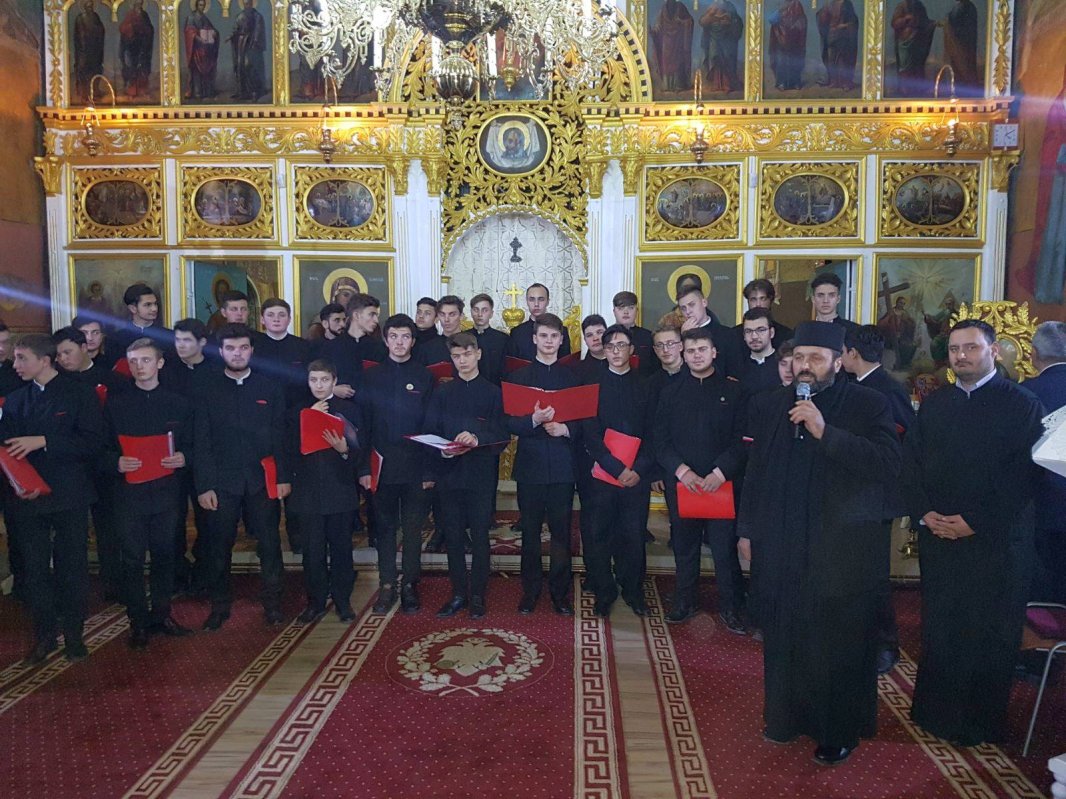 Colindul sfânt şi bun, primit în suflete de moldoveni 26247