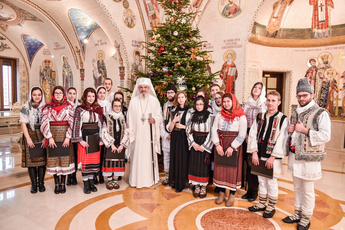 Grupuri de colindători la Reședința Patriarhală 26288