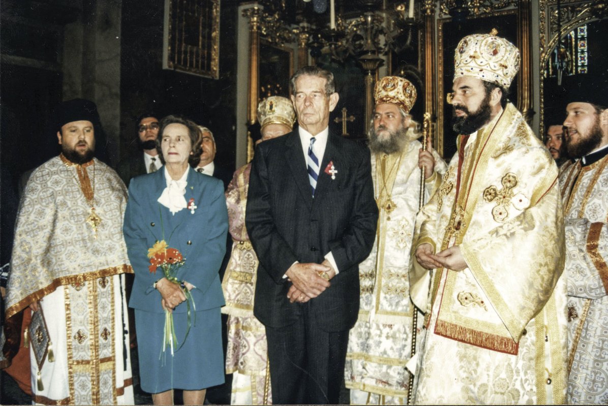 Departe de țara lui, în pământ străin... 26234