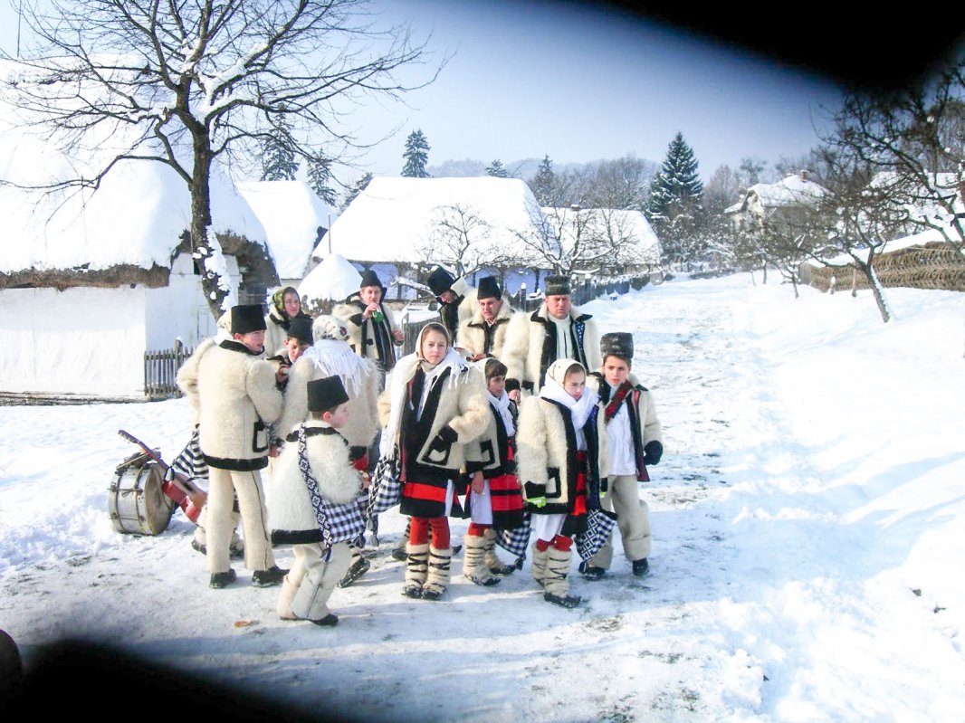 Bucuria colindatului în Maramureș 26157