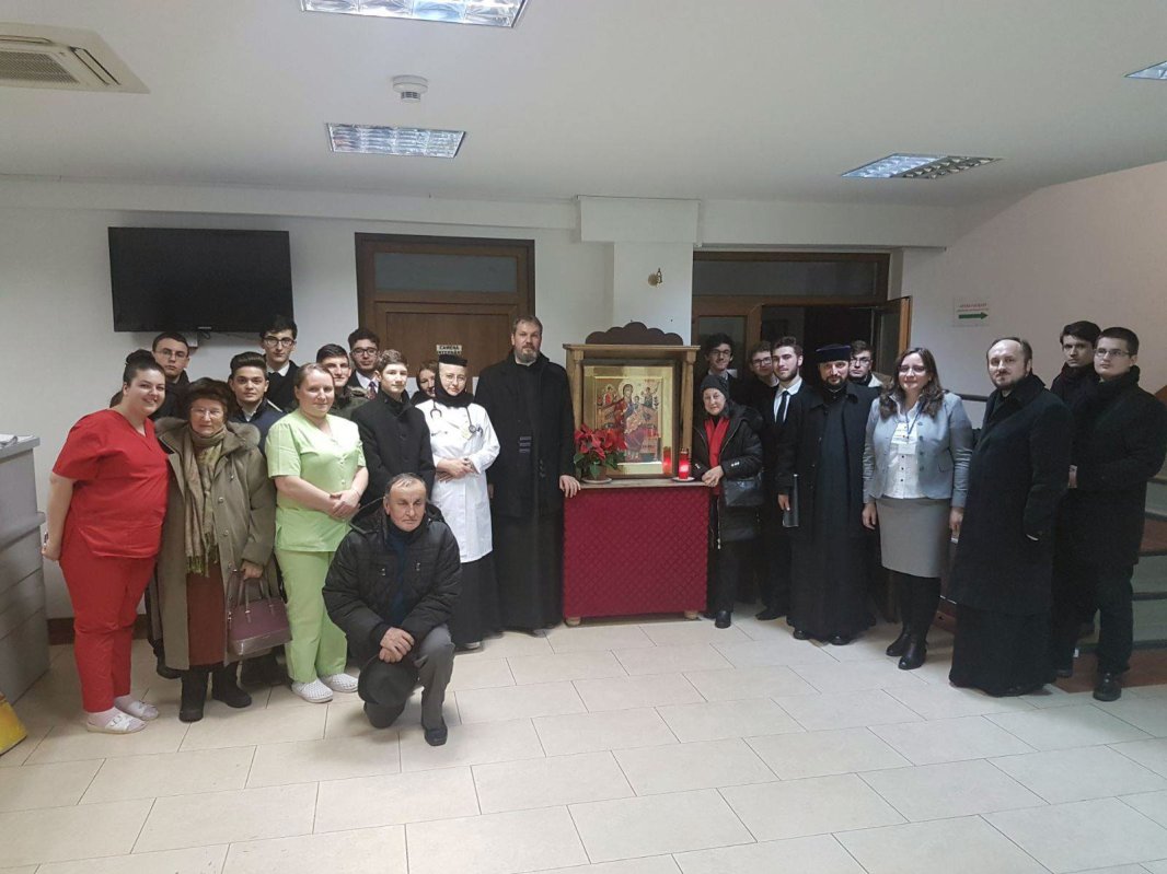 Colindători la Centrul de Îngrijiri Paliative „Sfântul Nectarie” 26153