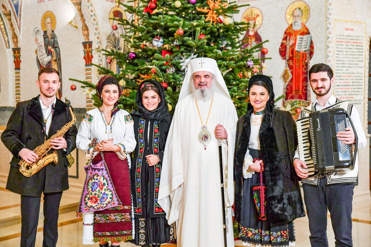 Colindători la Palatul Patriarhiei 26183