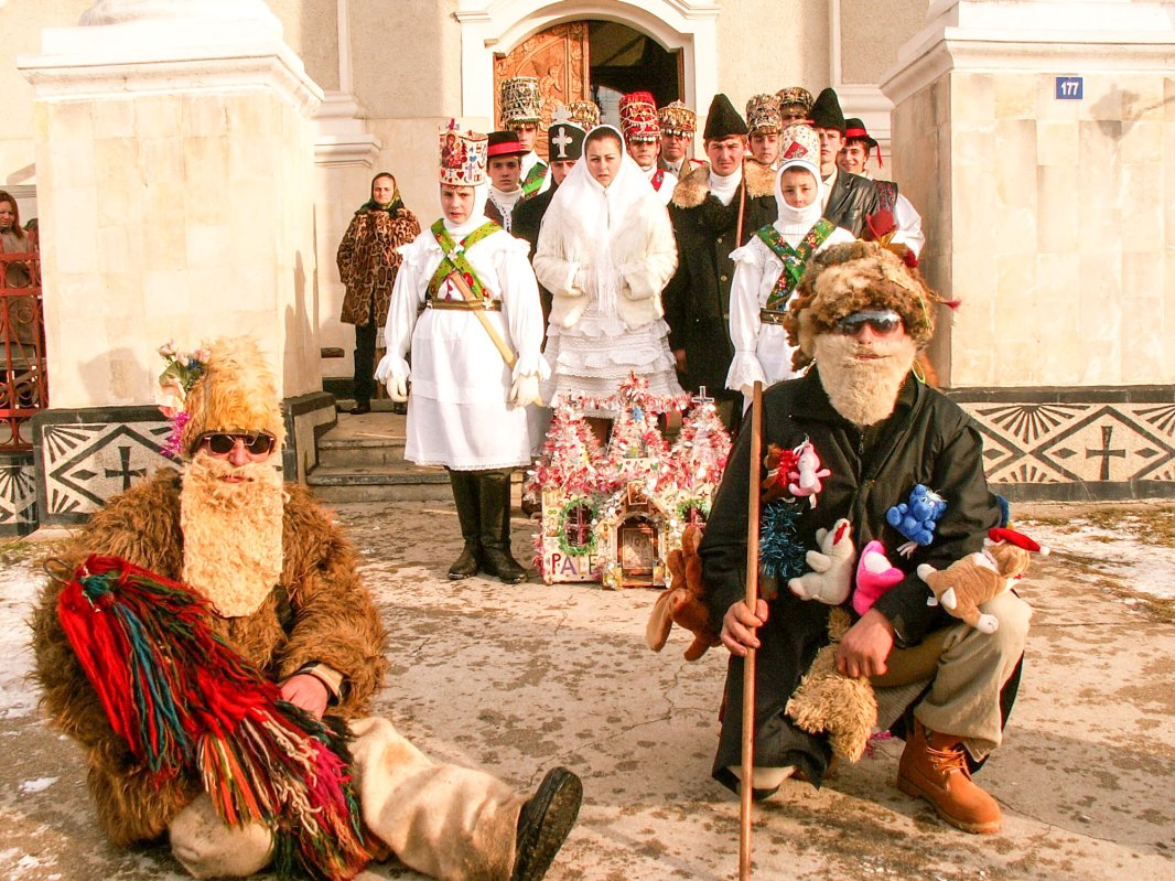 Noi umblăm și colindăm 26133