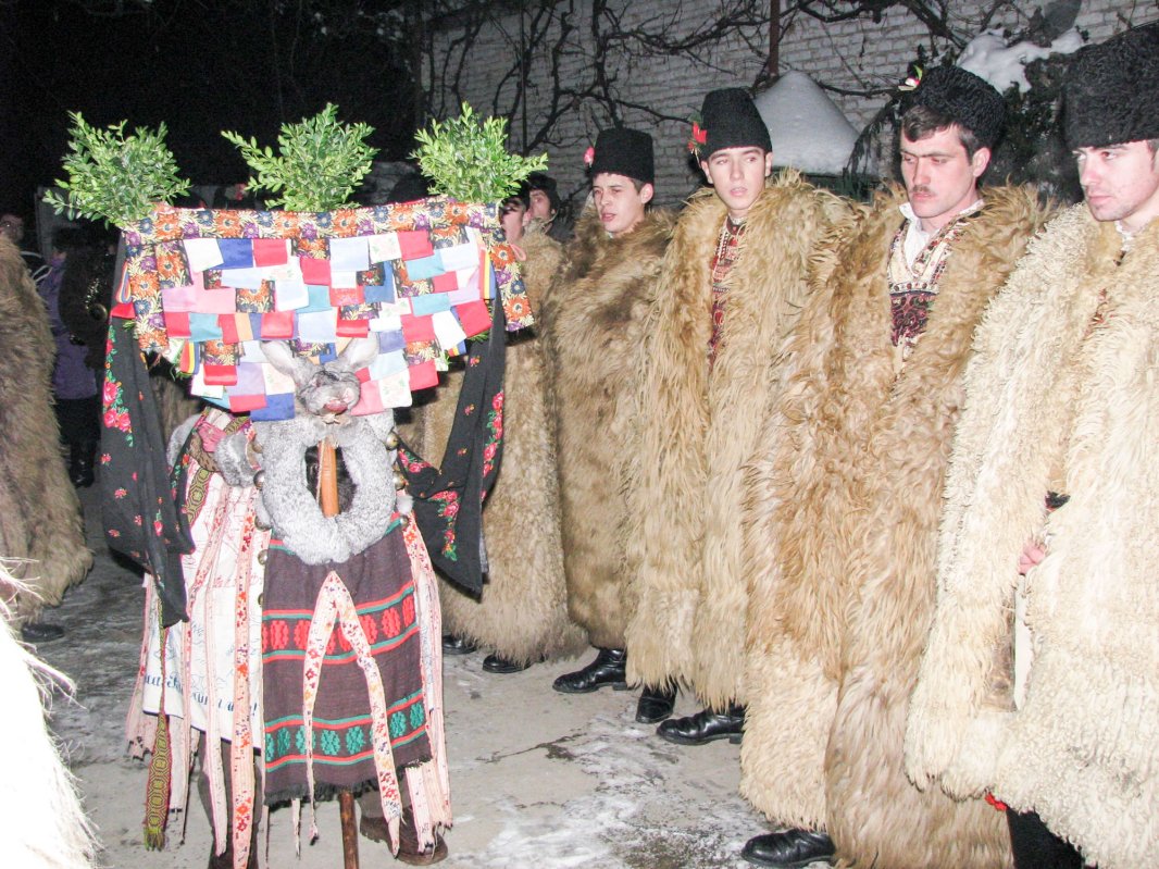 Noi umblăm și colindăm 26134