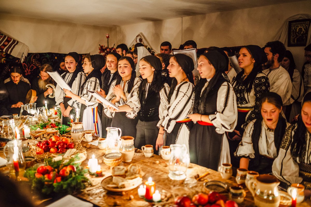 Răsunetul colindelor, vestirea bucuriei mântuirii noastre 26173