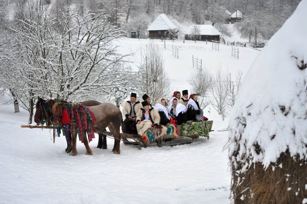 „El e Fiul cerului şi Domnul pământului...” 26097