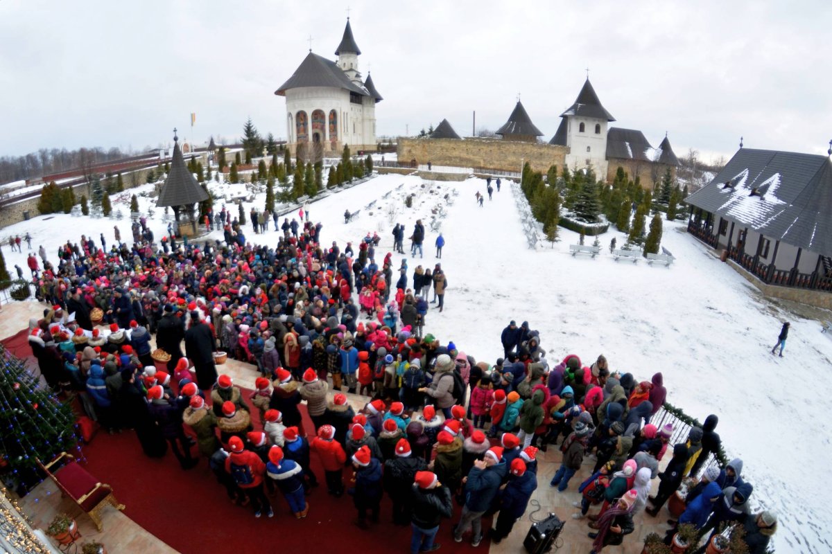 Arhimandritul Nicodim Gheorghiţă: „Să păstraţi dreapta credinţă şi să vă rugaţi!“ 25985