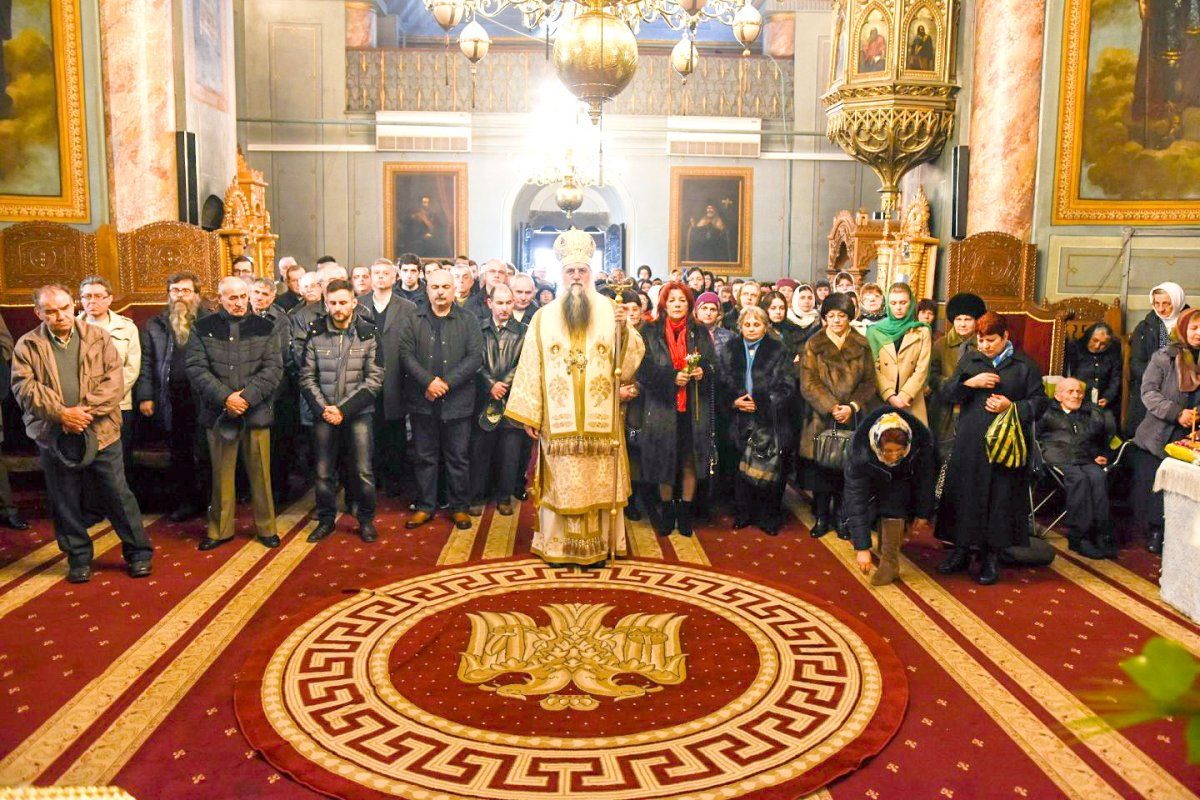 Praznicul Nașterii Domnului în Mitropolia Olteniei 26009