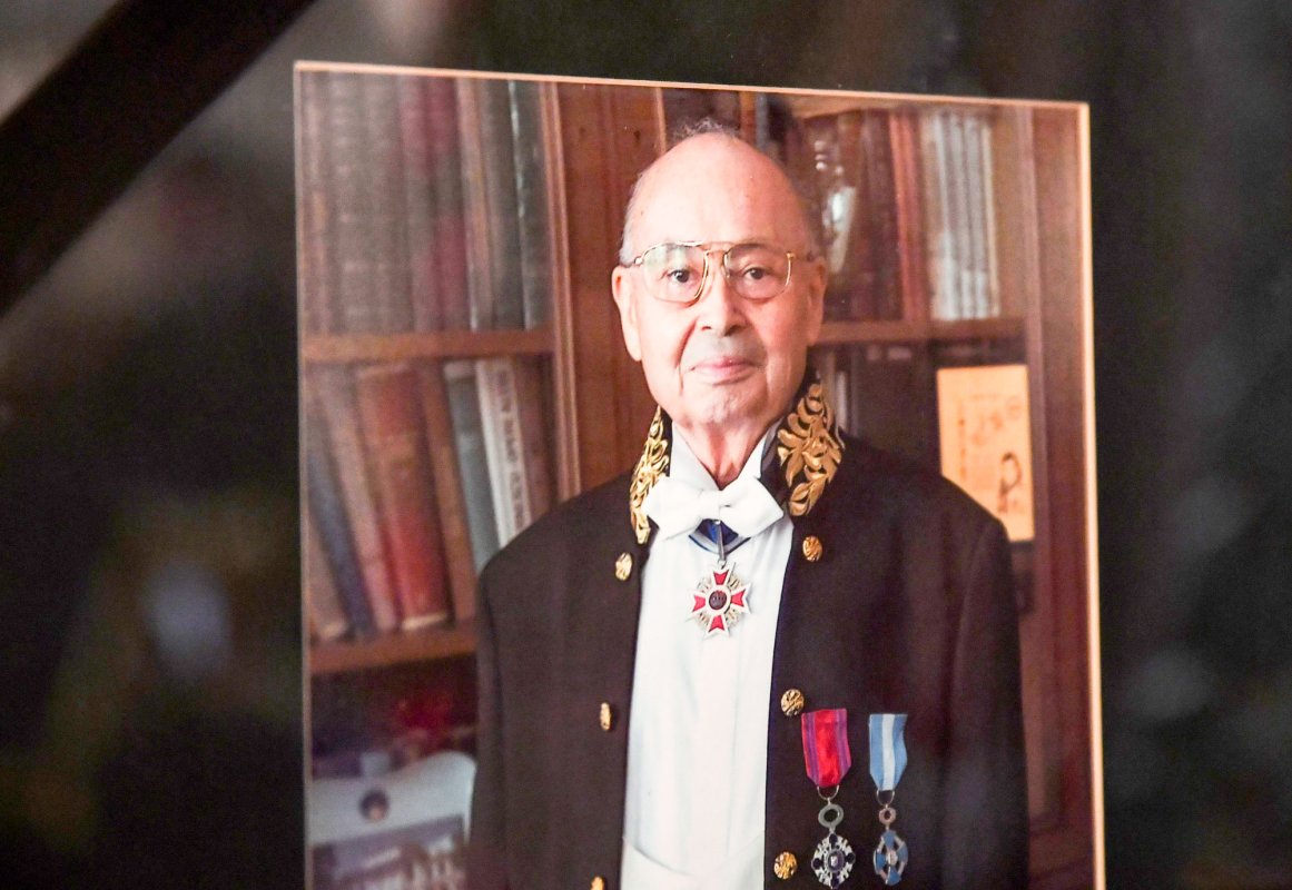 Un cercetător al luminii fizice şi un iubitor al luminii spirituale 26037