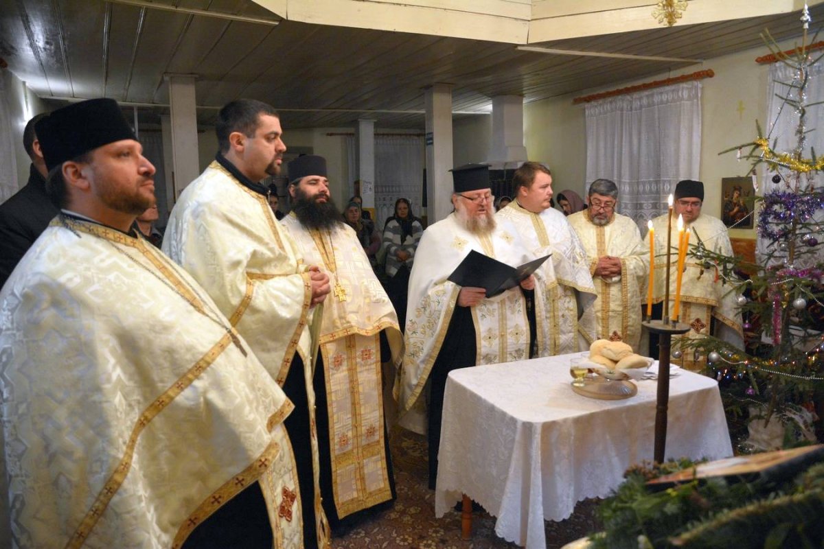 Hramul Parohiei „Sfântul Ştefan“ - Frunziş-Mironeasa 25918