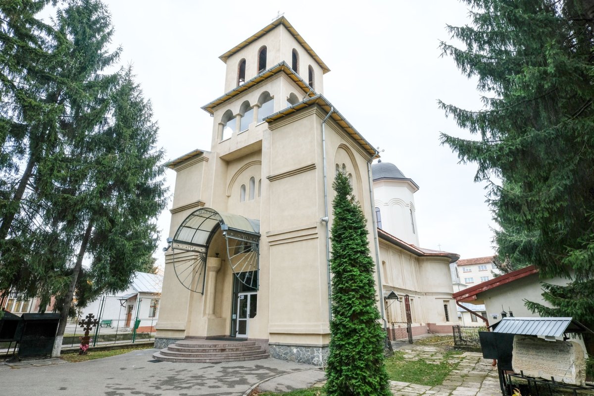 Slujirea săracilor într-o parohie prahoveană 25963