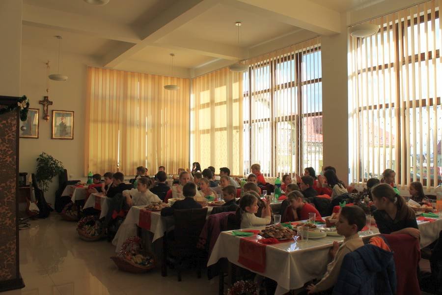 Crăciunul la Aşezământul „Sfântul Leontie“ din Rădăuţi 25867