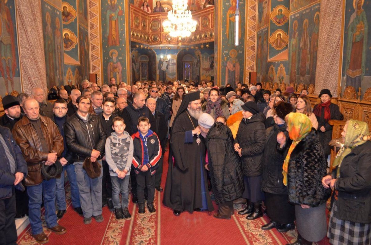 Biserici arhipline în prima zi a anului calendaristic 25801