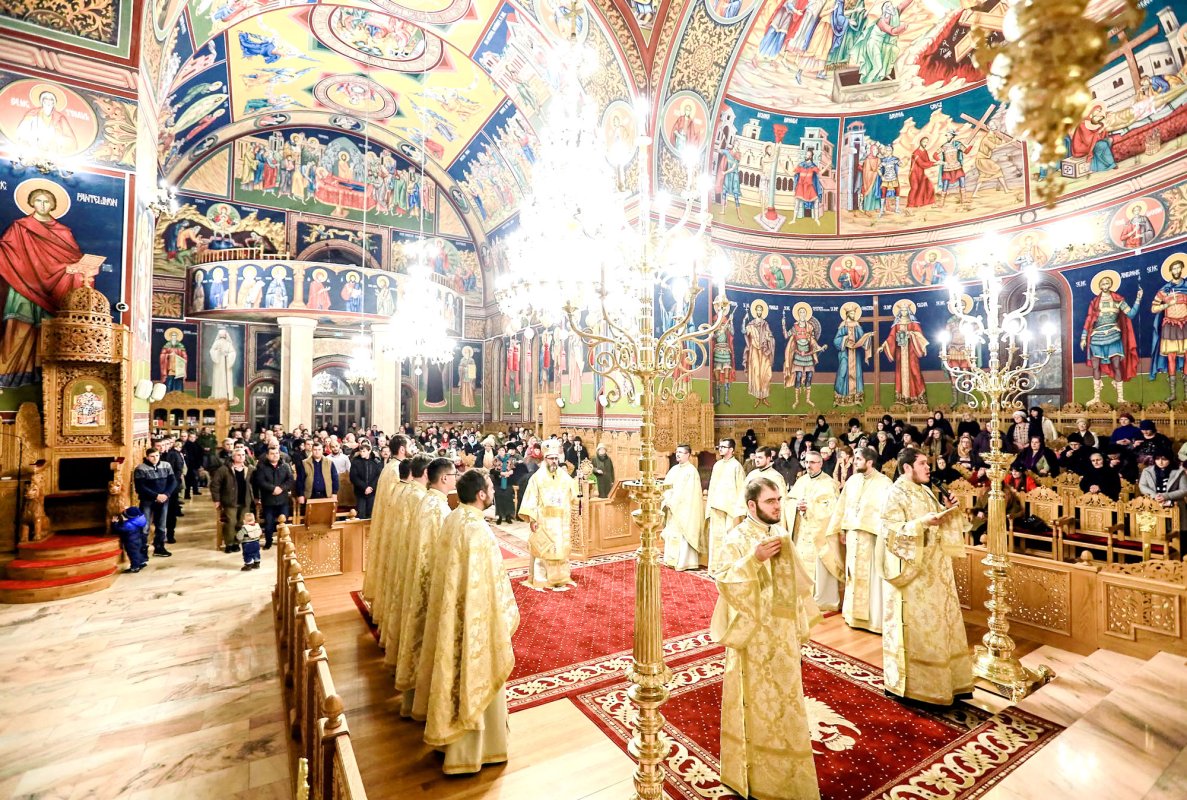 Început de an în rugăciune la catedralele chiriarhale 25845