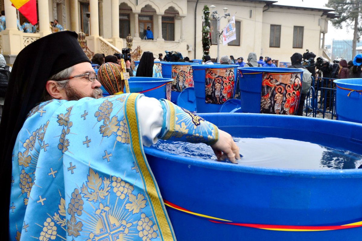 Pregătiri pentru sărbătoarea Botezului Domnului 25849