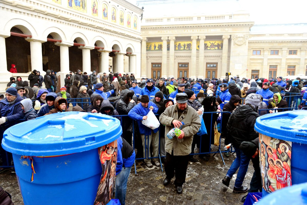 Pregătiri pentru sărbătoarea Botezului Domnului 25851