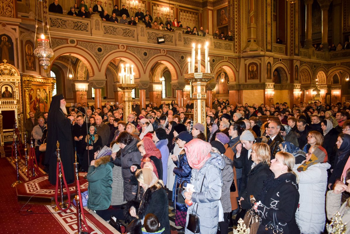 Slujbe la început de an nou civil 25832