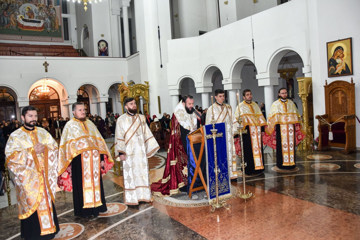 Slujbe la început de an nou civil 25835