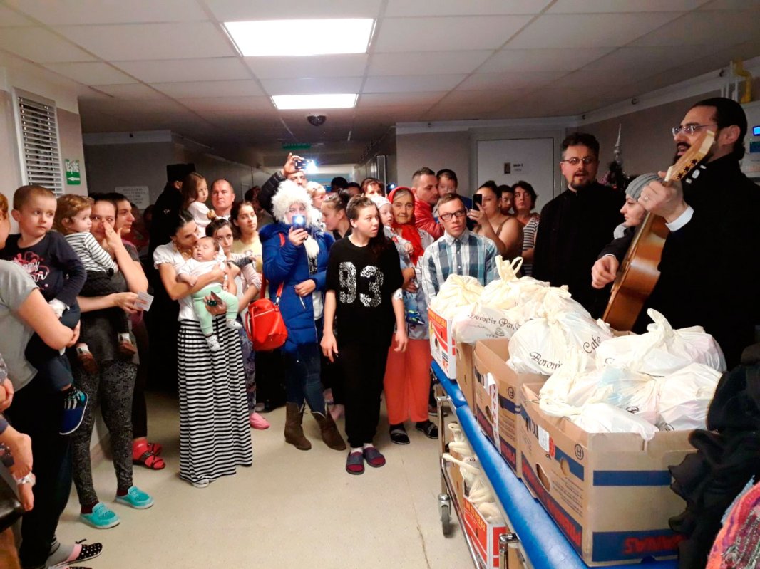 Daruri pentru trup şi suflet la Spitalul Municipal din Râmnic 25762