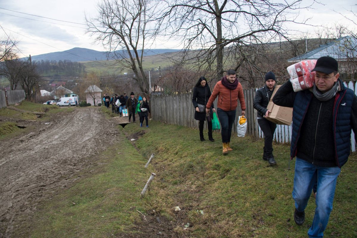 „Te ajuţi pe tine dacă ajuţi pe altcineva“ 25635
