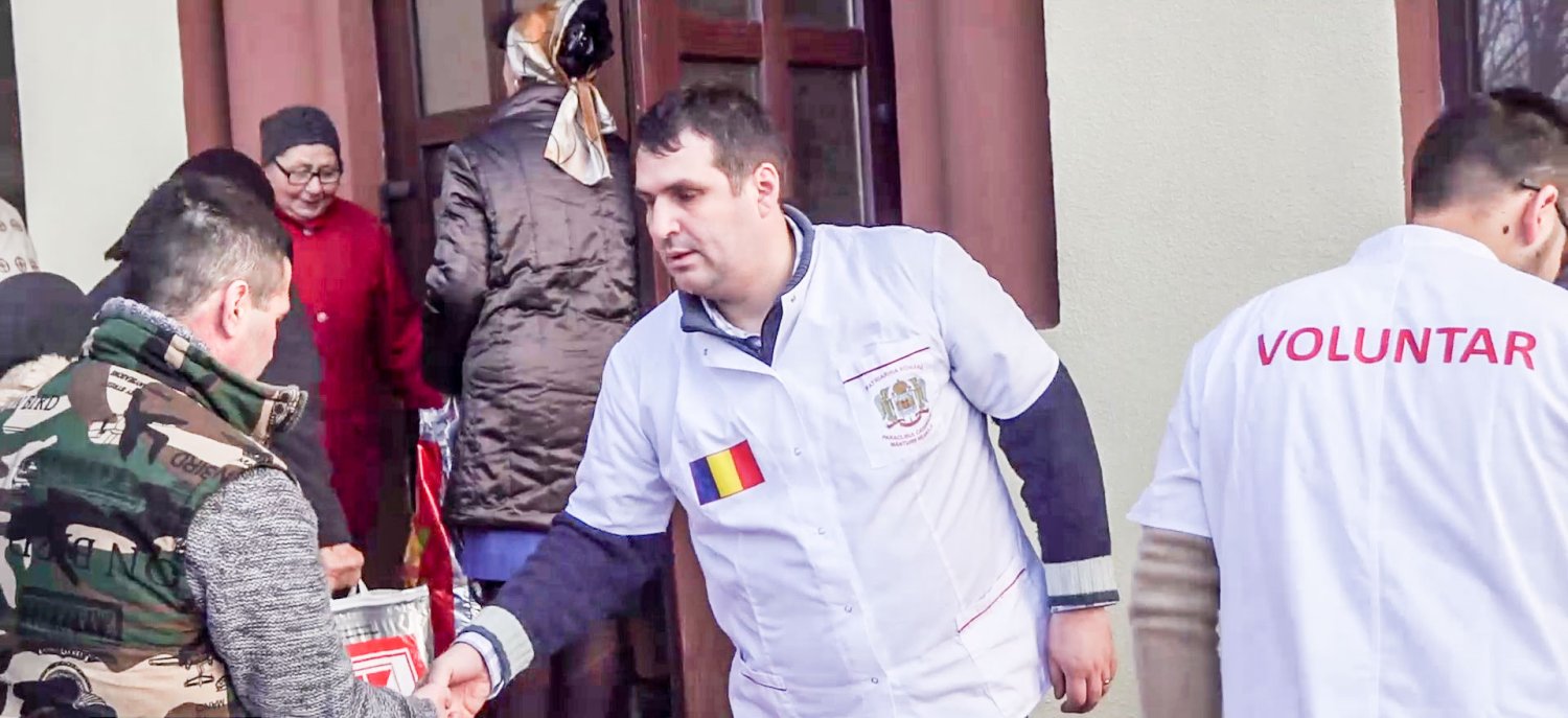Pachete cu alimente dăruite enoriaşilor Parohiei Matiţa 25561