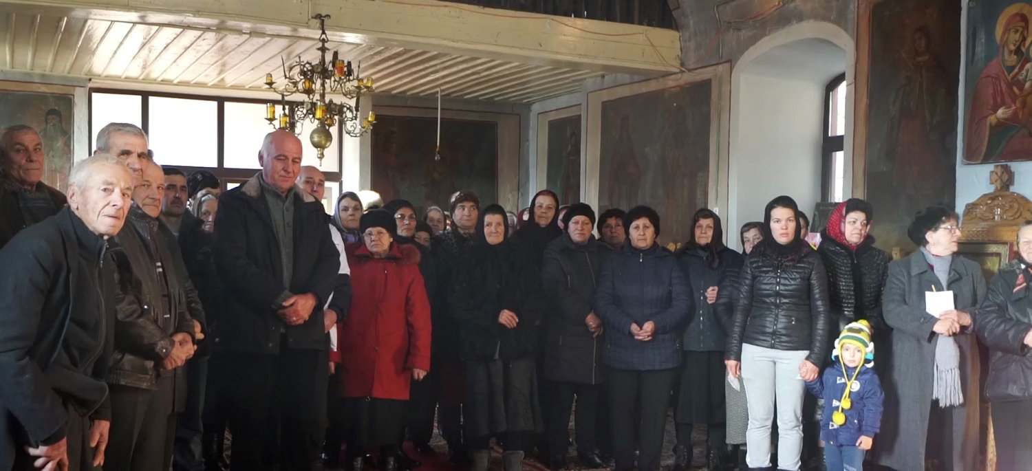 Pachete cu alimente dăruite enoriaşilor Parohiei Matiţa 25563