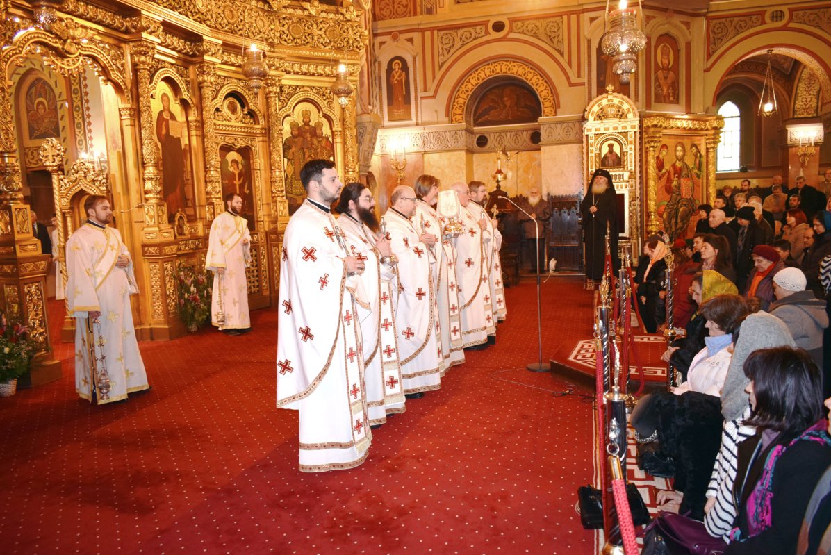 Zi de sărbătoare în Mitropolia Banatului 25472