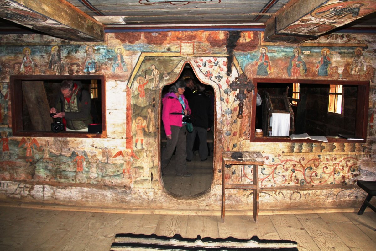 Biserica din Rogoz, coloana infinitului pe plaiuri maramureşene 25380