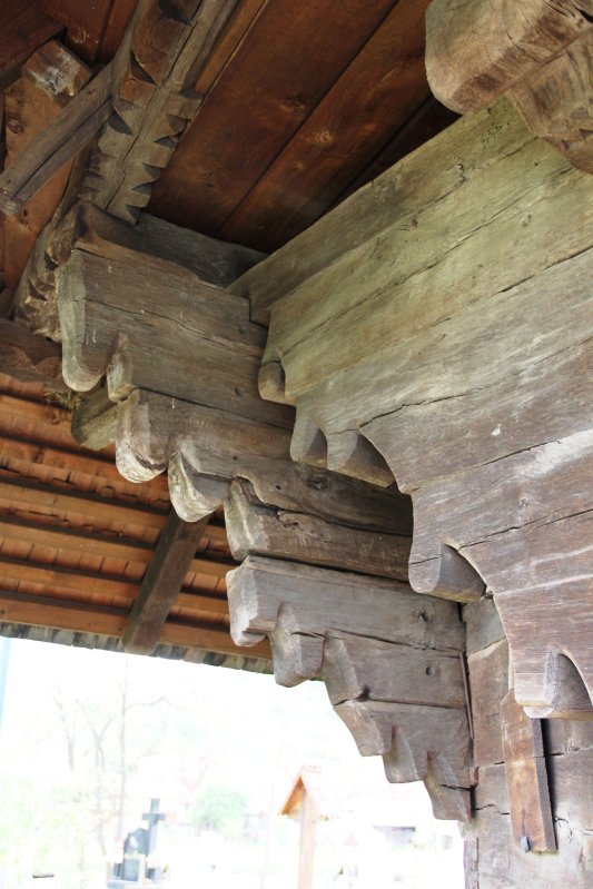 Biserica din Rogoz, coloana infinitului pe plaiuri maramureşene 25383