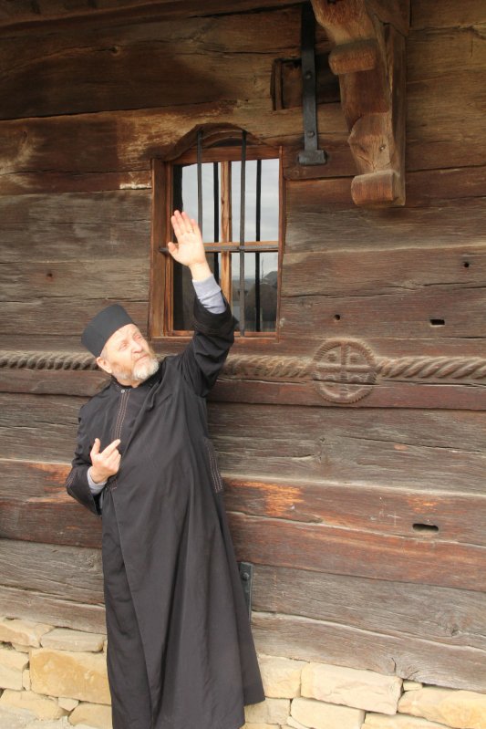 Biserica din Rogoz, coloana infinitului pe plaiuri maramureşene 25384