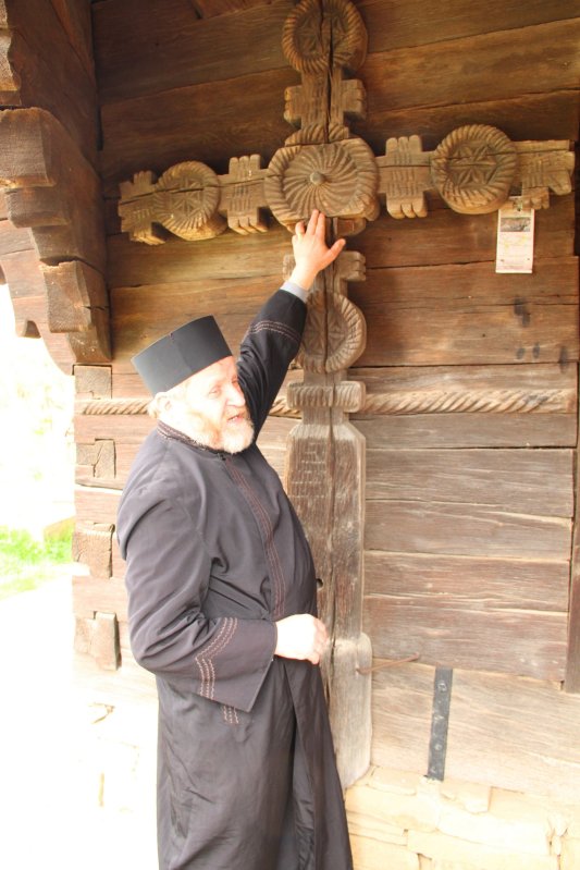 Biserica din Rogoz, coloana infinitului pe plaiuri maramureşene 25385
