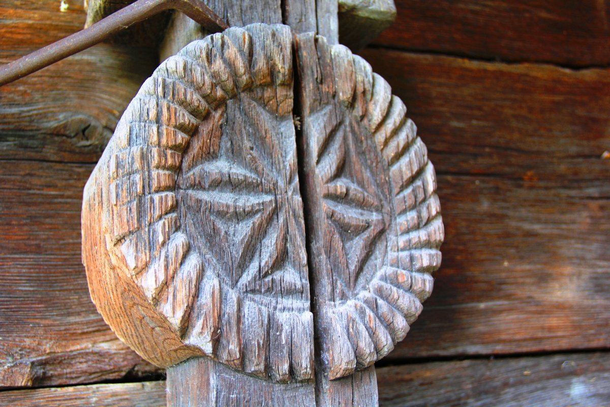 Biserica din Rogoz, coloana infinitului pe plaiuri maramureşene 25387