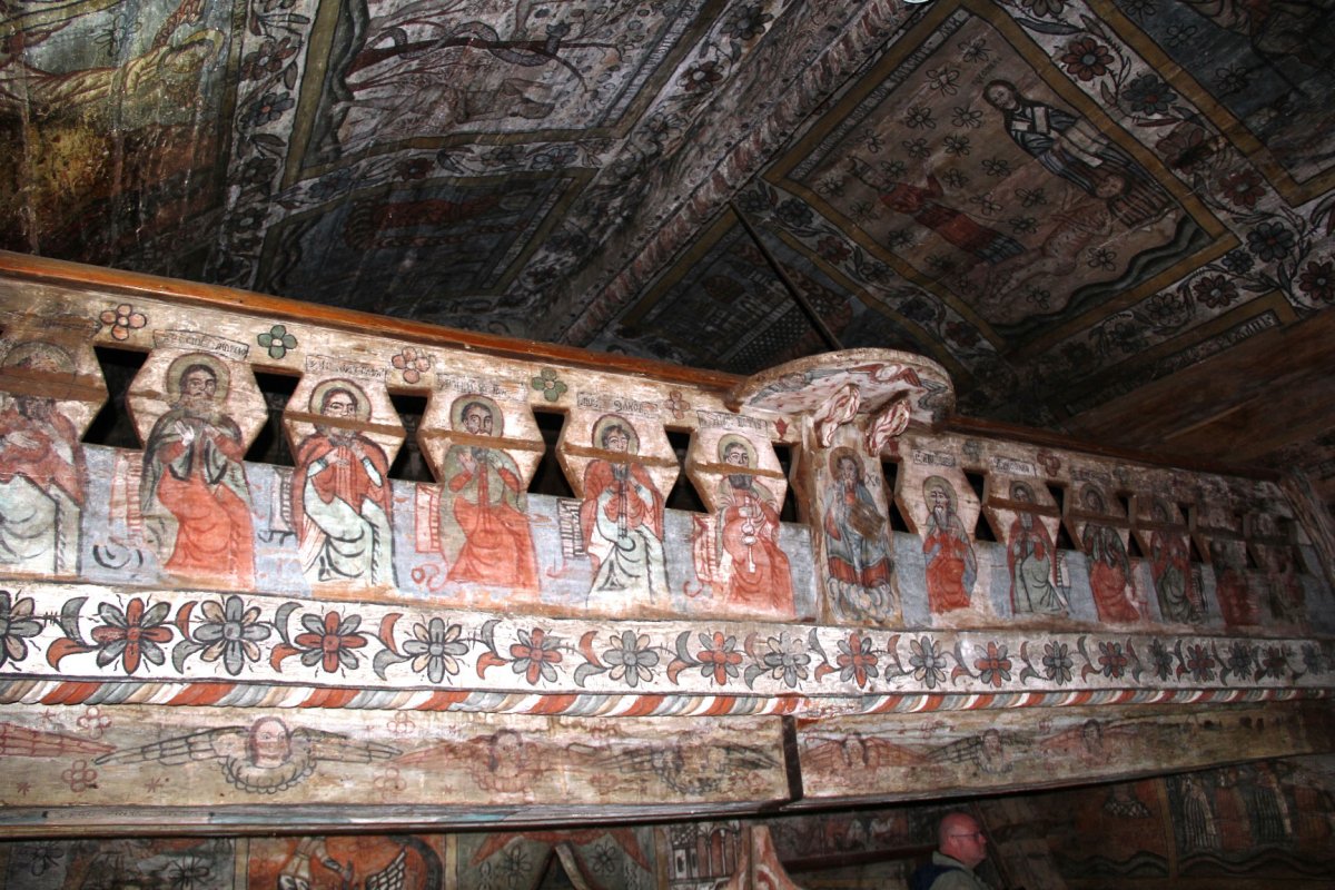 Biserica din Rogoz, coloana infinitului pe plaiuri maramureşene 25390