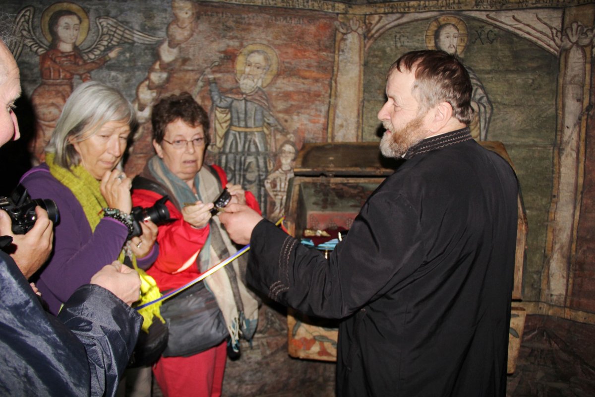 Biserica din Rogoz, coloana infinitului pe plaiuri maramureşene 25393