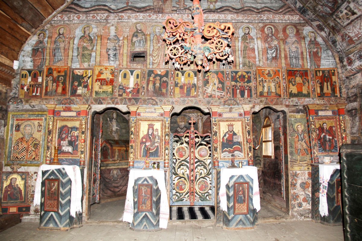 Biserica din Rogoz, coloana infinitului pe plaiuri maramureşene 25394