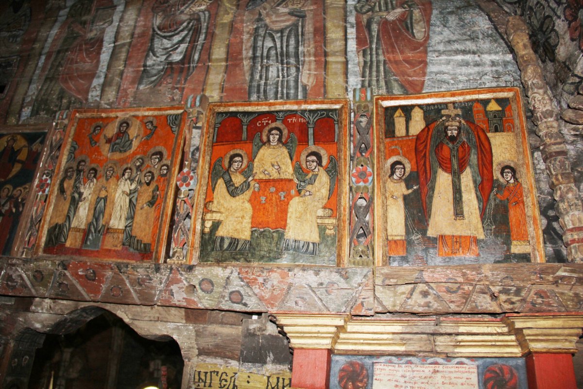 Biserica din Rogoz, coloana infinitului pe plaiuri maramureşene 25403