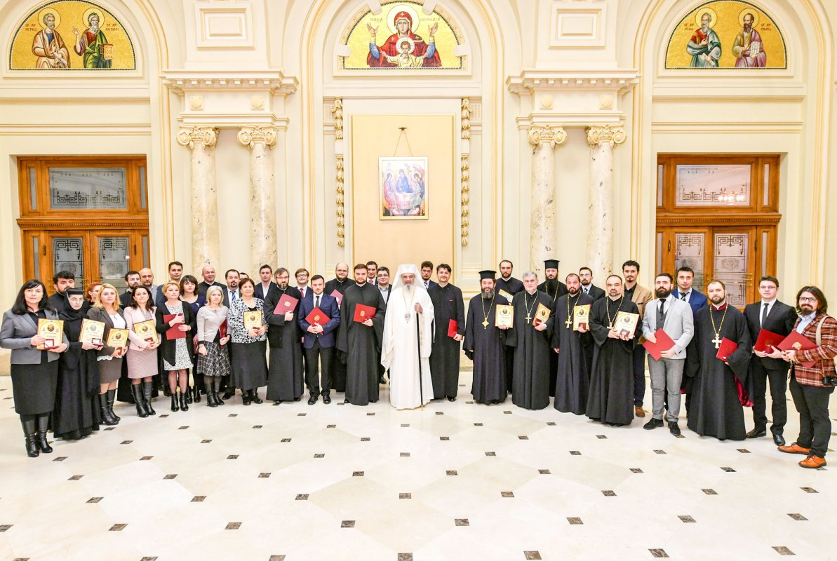 Distincţii în semn de preţuire şi recunoştinţă 25433